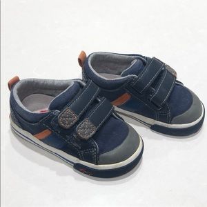See Kai Run Russell, navy sneaker, toddler size 6